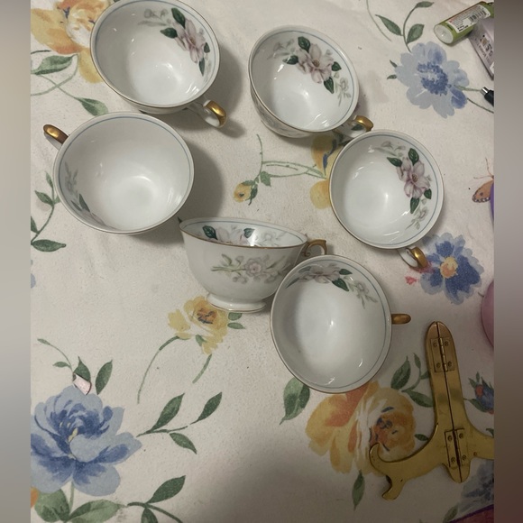 Vintage excellent condition for theAGE 👀💯Grace China Rochelle+6 CUPS - Picture 2 of 2